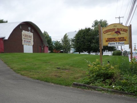 A Gigantic Store In Pennsylvania, The Cheese House Has Over 100 Different Tasty Varieties