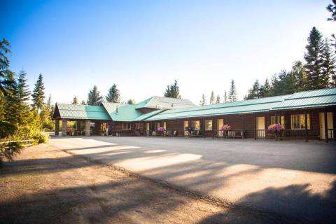 This Log Cabin Inn Is Perfect For Your Next Retreat Into The Idaho Wilderness