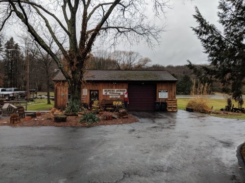 The Enchanting Rural Winery Near Pittsburgh That's An Idyllic Day Trip Destination