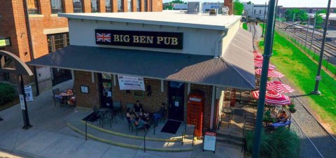 This British Themed Restaurant In North Carolina Makes The Most Amazing Chicken Pot Pie