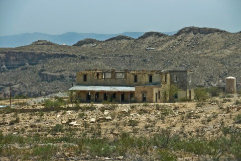 The Texas Ghost Town That's Perfect For An Autumn Day Trip