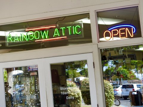 If You Live In Hawaii, You Must Visit This Unbelievable Thrift Store At Least Once