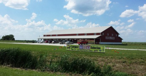 The Gigantic General Store In Iowa You'll Want To Visit Over And Over Again