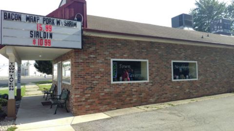 This Incy-Wincy Restaurant In Indiana Sells The Best Oversized Tenderloin Sandwiches