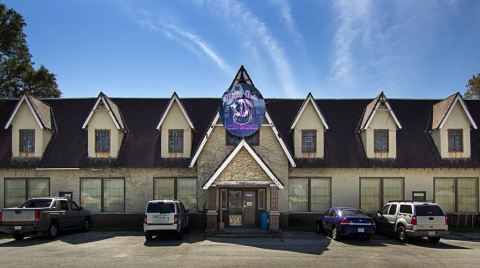 This Haunted Mansion In Indiana Has Three Floors Of Frights