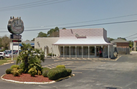 The Desserts At This Iconic New Orleans Bakery Are Simply Legendary