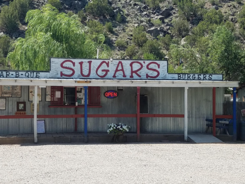 The Humble Little Sugar's BBQ Serves Up The Best Green Chile Cheeseburgers In New Mexico