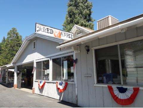 This Roadside Bakery In Northern California Is Paradise For Apple Lovers