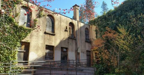 The Story Behind This Creepy Hospital In Northern California Will Chill You To The Bone