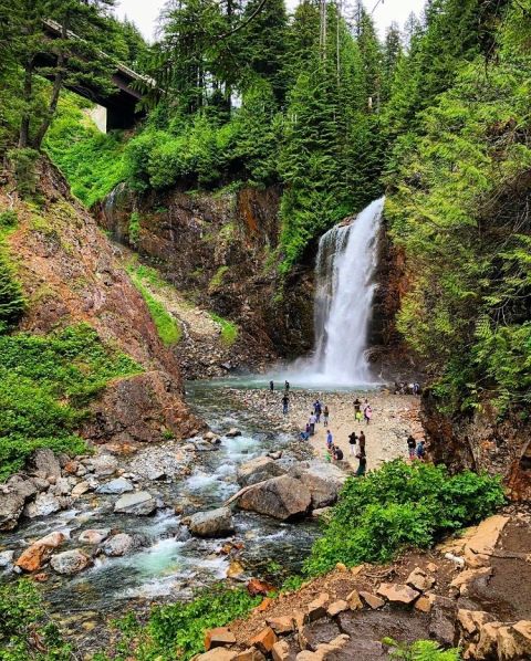 This Easy Fall Hike In Washington Is Only 2 Miles And You'll Love Every Step You Take