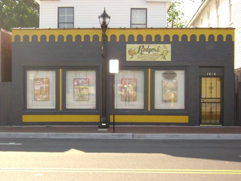 You'll Want To Visit This Quirky Virginia Store Dedicated Entirely To Banana Pudding