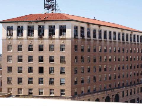 The History Behind This Remote Hotel In Texas Is Both Eerie And Fascinating