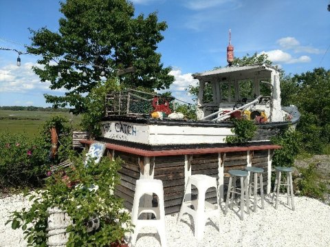 Don’t Let The Outside Fool You, This Seafood Restaurant In Maine Is A True Hidden Gem