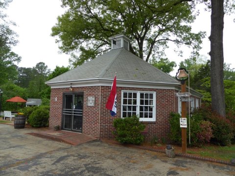 This Unique Distillery In Virginia Used To Be An Abandoned Motel And Now It's Completely Transformed