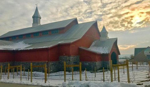 Dine In This Utah Barn With St. Nick Himself This Holiday Season