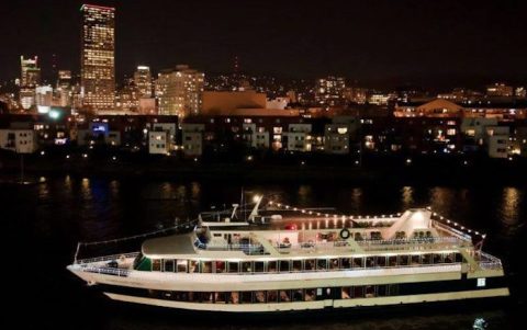 This Sleigh Ride On Water Is The Most Enchanting Thing You'll Do In Oregon This Season