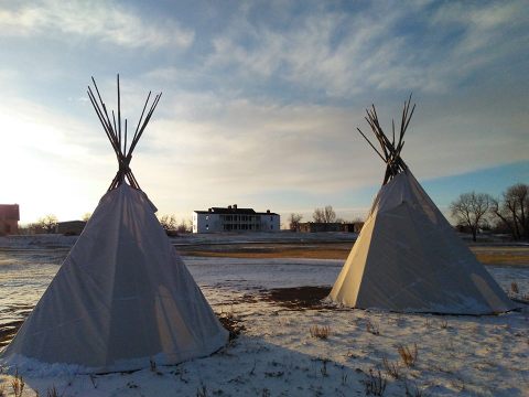 12 Staggering Photos Of An Abandoned Fort Hiding In Wyoming