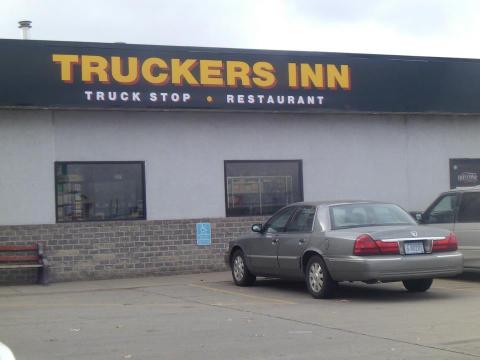 The Unsuspecting Minnesota Truck Stop Where You Can Pull Over And Have An Amazing Meal