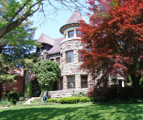 This Old Stone Castle Hiding In Indiana Is Just Begging To Be Visited