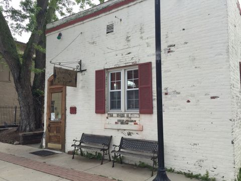 Hoosiers Can't Get Enough Of The Food From This Pint-Sized Pizza Place In Indiana