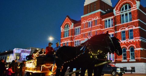 The Twinkliest Town In Iowa Will Make Your Holiday Season Merry And Bright