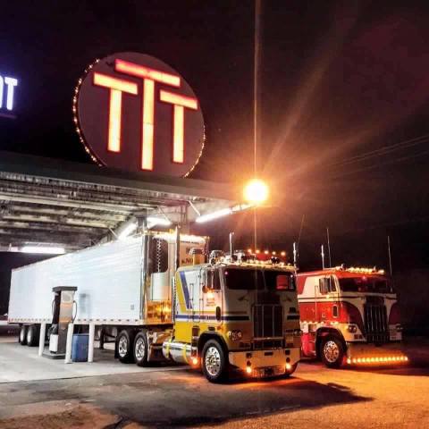 The Unsuspecting Arizona Truck Stop Where You Can Pull Over And Have An Amazing Meal