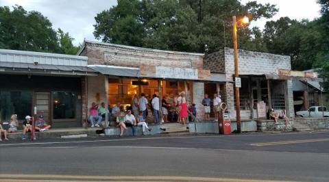 The Rural Mississippi Restaurant That Has More Customers Than The Town Has Residents