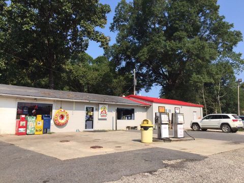 The Unsuspecting Arkansas Truck Stop Where You Can Pull Over And Have An Amazing Meal