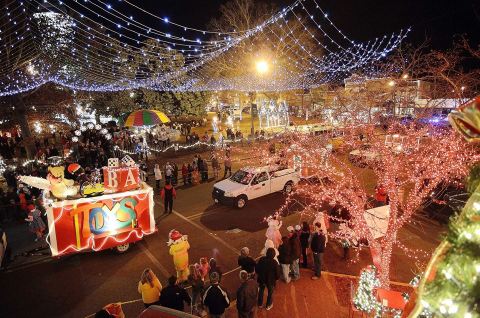 Visit Mississippi's City Of Lights For The Best Christmas Festival In The State