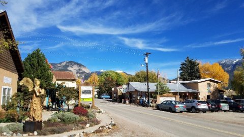 This Quirky Ice Cream And Lunch Stop In New Mexico Is A Must-Visit