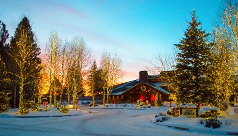 The Oregon Resort That Turns Into A Magical Wonderland Every Winter