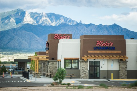 This Iconic Restaurant Has Been Serving The Best Green Chile Cheeseburgers In New Mexico For Over 65 Years