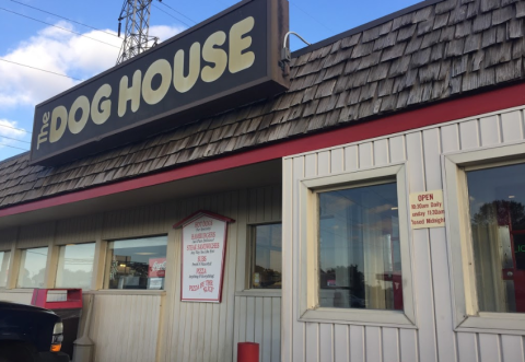 Visit This 67-Year-Old Roadside Stand For The Most Memorable Hot Dogs In Delaware