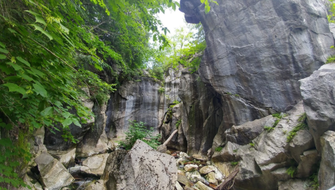 Hike Through Massachusetts' Rock Maze For An Adventure Like No Other