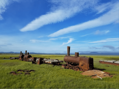 The Story Behind The Remnants Of This Abandoned Train In Alaska Is Truly Fascinating