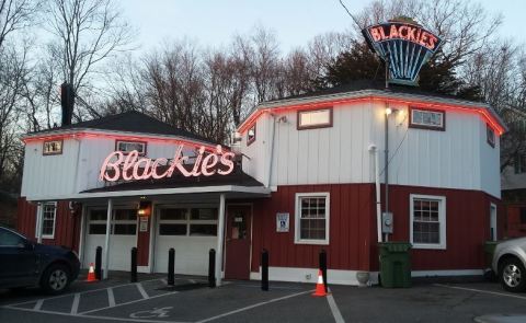 Visit This 90-Year-Old Roadside Stand For The Most Memorable Hot Dogs In Connecticut