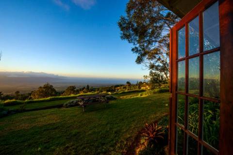 You'll Love A Trip To This Hawaii Cabin Above The Clouds