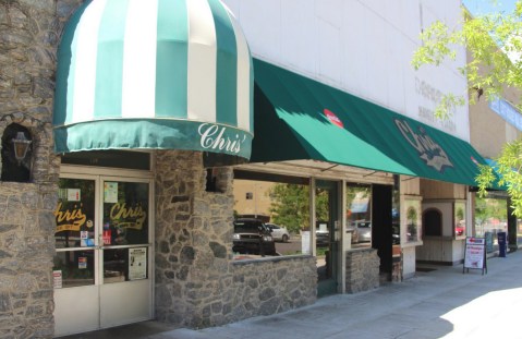 This Timeless 1900s Restaurant In Alabama Sells The Best Hot Dogs In America