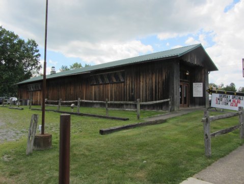 The Most Unique Pizza Restaurant In Ohio, Covered Bridge Pizza, Is Both Charming And Delicious 