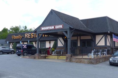 This All-You-Can-Eat Southern Food Buffet Hiding In Maryland Is Heaven On Earth