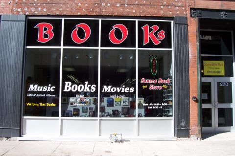 The Largest Used Bookstore In Iowa Has More Than 100,000 Books