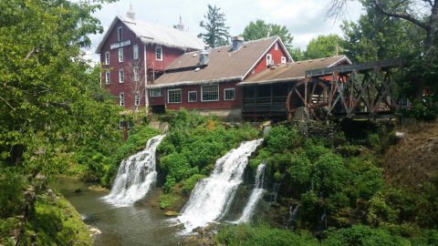 This Beautiful Hike In Ohio Has A Mouthwatering Restaurant Right Along The Trail