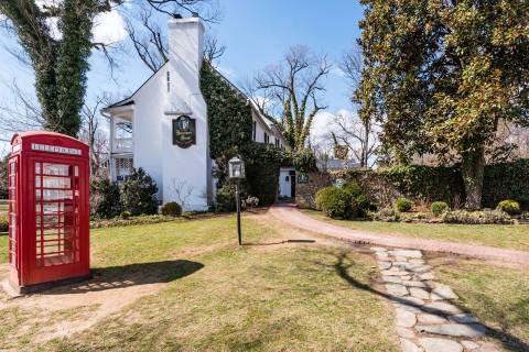 This Charming British Themed Restaurant In Virginia Will Make You Feel Like You've Crossed The Pond