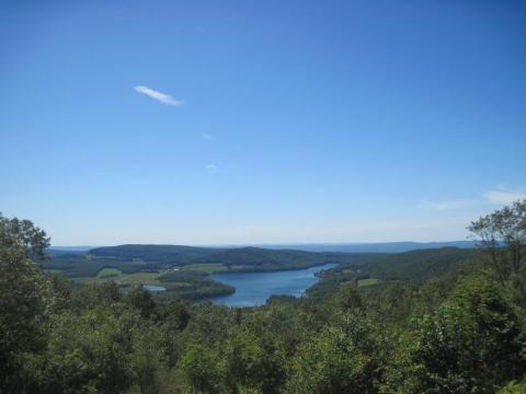 The Easy Trail Near Pittsburgh That Will Take You To The Top Of The World