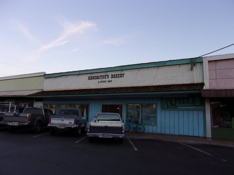 This Hawaii Bakery Serves The Most Amazing Treat From Its Back Door Late At Night