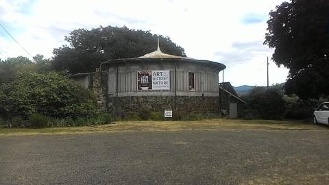 This 800-Ton Rock Building Is The Quirkiest Place To Visit In Oregon