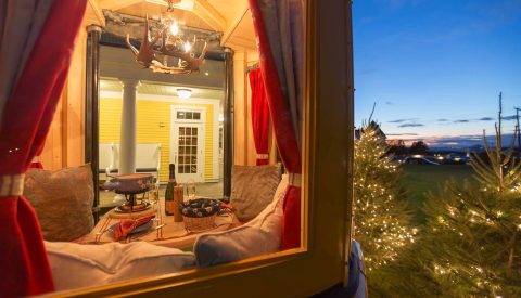 You Can Dine In A Heated Gondola At This Wintery East Coast Resort