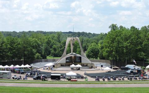 This 200-Acre Outdoor Shrine In Illinois Feels Like A Secret Garden