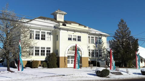 You’ll Find Hundreds Of Treasures At This 3-Story Antique Shop In Oregon