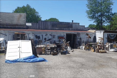 Everyone Should Visit This Amazing Antique Barn Near Cleveland At Least Once